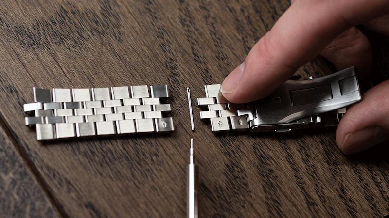 How to Adjust Metal Watch Bracelet